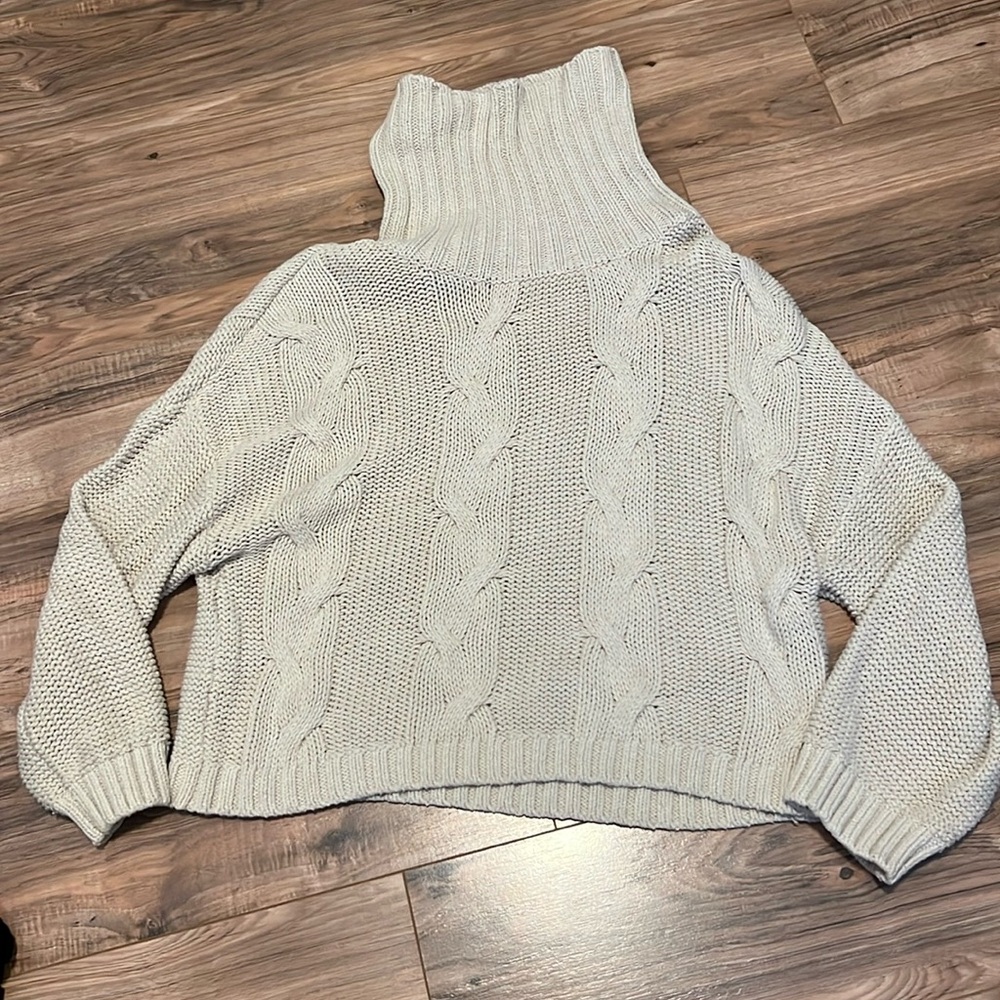 Amazon Women’s Cream Turtle Neck Sweater Size Medium